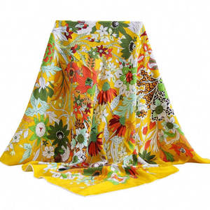 Écharpe en soie à motifs chic pour femmes, écharpe en soie respirante d'été pour femmes, foulard en soie de style créateur pour femmes - Product Image 3