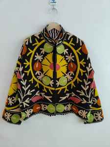 Veste noire brodée à la main Suzani, style unique, veste artisanale, manteau floral pour femme, nouveau style, veste bohème Suzani, cadeau - Product Image 6