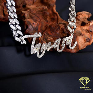 Collar personalizado con la palabra 'Moissanite Diamond', colgante con letra en letrañecito completamente brillante y cadena cubana con incrustaciones de diamantes, colgante de lujo. - Product Image 1
