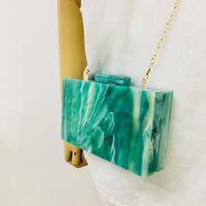 Pochette élégante en résine faite à la main pour femmes, pour les fêtes, la vaisselle et les décorations - Product Image 6