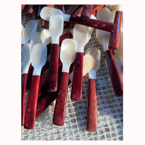 Cuillère artisanale en nacre |   Vaisselle élégante et naturelle pour le caviar, les desserts et les dîners côtiers - Product Image 5