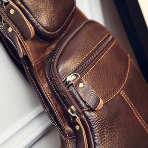 Bolso de Pecho de Cuero Genuino de Moda para Hombre y Mujer - Resistente al Agua, Duradero y Cómodo para Uso Diario - Product Image 5