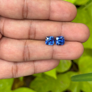 Paire de saphirs bleus naturels du Sri Lanka, 5,21 carats, bleu bleuet, taille coussin, pierres précieuses brutes, qualité AAAA, chauffées, pierres précieuses rares - Product Image 1