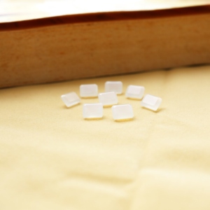 Calcedonia Blanca 100% Natural, Corte Esmeralda de 8x8mm, Gema Suelta Facetada para la Fabricación de Pendientes y Joyería - Product Image 1