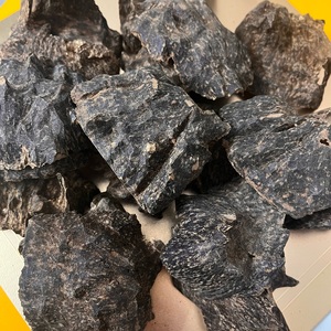 Offre Spéciale Vietnam – Copeaux d'encens d'agarwood (Aquilaria crassna) brun foncé, infectés par des insectes, à haute teneur en résine pour une fragrance naturelle - Product Image 6