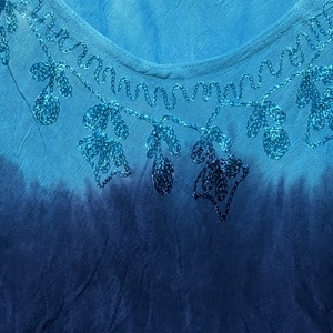 เสื้อทูนิคโบโฮสีน้ำเงินลายมัดย้อมแบบไม่มีแขน คอทรงโอ สำหรับผู้หญิงที่สง่างาม |   ชุดเดรสลำลองทรงหลวมสำหรับฤดูร้อน - Product Image 4