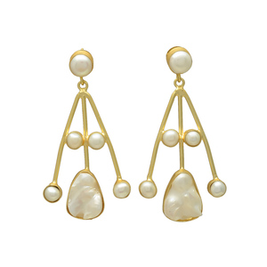 Pendientes de Perlas Naturales de Agua Dulce Blancas Ostra, con Alambre, Latón Chapado en Oro de 24K, Hechos a Mano, Estilo Vintage Cristiano, Diseño Irregular, para Mujer - Product Image 1