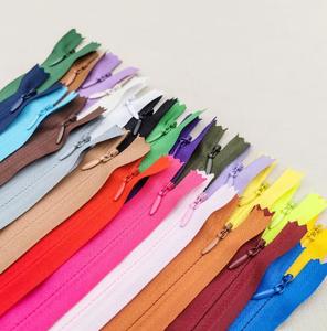 Vente directe d'usine 3 #   Fermetures éclair invisibles en nylon 15 cm, personnalisées, colorées, à extrémité fermée pour vêtements, pantalons, sacs - Product Image 3