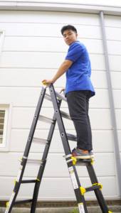 VIETLADDERS NVLB-44 Aluminum Alloy Foldable Ladders <b>with</b> Manual <b>Lock</b> Mechanism Black <b>Wheels</b> Safety 150kg Load Capacity - Product Image 5