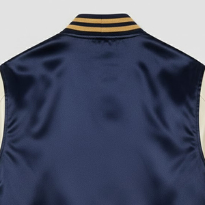 Veste universitaire en satin bleu marine pour homme avec manches crème et finitions dorées, style preppy, coupe classique, pour l'automne - Product Image 5