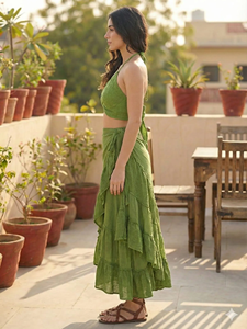 Haut court artisanal en coton vert à col licou, écologique, pour festivals d'été, style bohème chic, mode artisanale, tendance, dos nu - Product Image 2