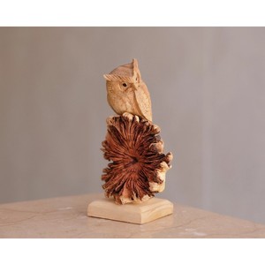 Sculpture d'hibou en bois faite à la main, tendance actuelle, figurine sculptée, décoration rustique pour table, ornement de salon - Product Image 1