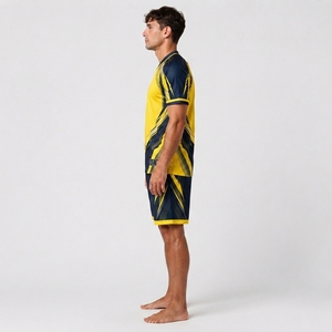 เสื้อและกางเกงกีฬาสำหรับสโมสรฟุตบอล ผลิตจากวัสดุโพลีเอสเตอร์แห้งเร็ว น้ำหนักเบา เหมาะสำหรับการฝึกซ้อมและการแข่งขัน - Product Image 3