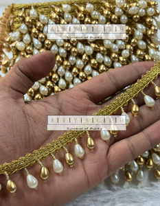 Bordure en dentelle perlée crème et or avec perles Latkan pour la décoration de sari, lehenga, robe de mariée et bien plus encore - Product Image 5