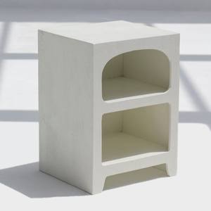 Mesa Auxiliar Pintada en Blanco Vandana Sierra Arista, Mueble de Diseño Moderno y Minimalista - Product Image 1