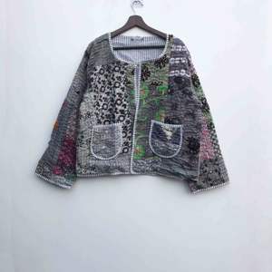 เสื้อแจ็คเก็ตปักลายดอกไม้แฮนด์เมดสไตล์ญี่ปุ่นสำหรับผู้หญิง เสื้อโค้ทฤดูหนาวผ้าฝ้าย เสื้อแจ็คเก็ตคันธา เสื้อแจ็คเก็ตคันธาแบบสั้น - Product Image 2