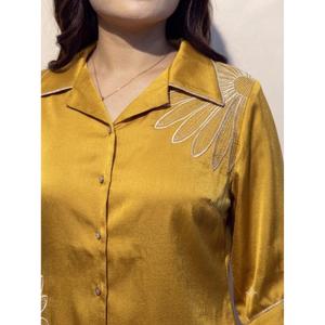 Chemise boutonnée essentielle pour femmes, en tissu de coton respirant, achat direct auprès du fournisseur - Product Image 3