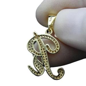 Collier de naissance en argent 925 avec lettre R, serti de diamants et de moissanite, style statement, vente en gros et pas cher, pendentifs et breloques raffinés - Product Image 4