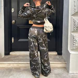 Vêtements de sport pour femmes, logo personnalisé, effet délavé, sweat-shirt à capuche en molleton uni, jogging, streetwear, en gros - Product Image 2