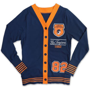เสื้อคาร์ดิแกนไหมพรม/อะคริลิกถักคุณภาพสูง ออกแบบเองได้ สำหรับทุกเพศ ระบายอากาศได้ดี หนานุ่ม เหมาะสำหรับฤดูหนาว มีโลโก้ด้านหน้า สไตล์กรีก สำหรับวิทยาลัย - Product Image 1
