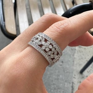 Anillo de Moissanita de Corte Redondo Estilo Antiguo con Diseño Floral, Plata 925 Original, Regalo Ideal para Aniversario, Fiesta u Ocasión Especial para Ella - Product Image 1