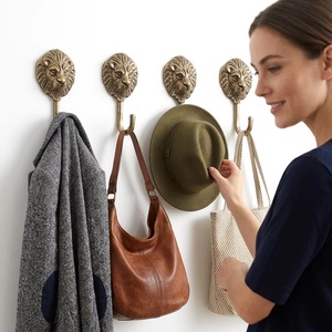 Gancho de Pared con Cabeza de León Antiguo, Perchero Metálico para Ropa, Gancho Individual Resistente, Ecológico, Flexible y Autoadhesivo - Product Image 2