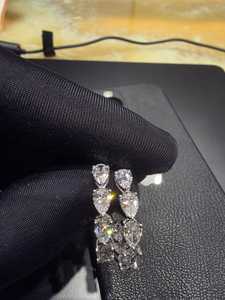 ต่างหูเพชรทรงลูกแพร์ 7 กะรัต หรูหรา แพลตตินั่ม PT950 รับรองคุณภาพ เหมาะสำหรับงานหมั้นและงานแต่งงาน เครื่องประดับชั้นสูง ผลงานชิ้นเอก ขนาดกะรัตใหญ่ - Product Image 2