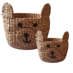 Panier multi-usages tressé à la main en jacinthe d'eau naturelle pour le rangement du linge, des jouets et la décoration de la chambre d'enfant, fabriqué à la main en Indonésie - Product Image 1