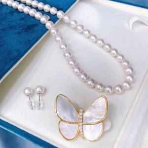 Parures de bijoux tendance les plus vendues, cadeau pour la fête des mères, collier de perles d'eau douce rondes légèrement imparfaites de 7 à 8 mm, boucles d'oreilles, broche papillon - Product Image 1