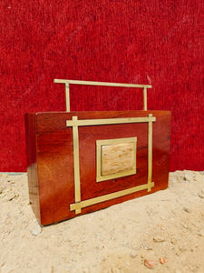 Pochette de soirée de luxe en bois avec cadre en laiton et poignée supérieure, sac rigide de créateur pour mariage et événements - Product Image 3