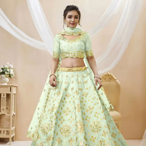 Magnifique Lehenga Choli semi-cousu en soie artificielle à imprimé floral, avec motifs miroir bleus et silhouette de plage, pour tenue de mariage traditionnelle - Product Image 1