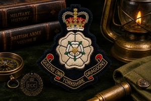 Écusson brodé en dentelle de haute qualité QUEENS OWN YORKSHIRE DRAGOONS, à coudre, en tissu, design circulaire de luxe pour vêtement - Product Image 4