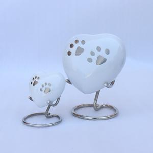 Urna de Cremación Moderna de Latón de Alta Calidad con Forma de Corazón para Cenizas de Mascotas, Diseño Grabado, Hecha a Mano - Product Image 4