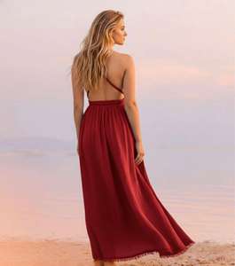 Vestido Maxi Halter Color Carmesí Intenso, Estilo Bohemio, Elegante y Etéreo para la Playa, Ideal para el Atardecer - Product Image 2