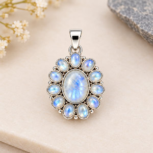 Colgante de Piedra Lunar Arcoíris con Destello Azul, Joyería de Plata 925 para Chakras, Colgante de Gema Redonda, Joyería Boho de Alta Gama - Product Image 1