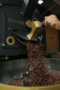 HANCOFFEE Vietnam - Granos de Café Robusta Tostados al Por Mayor - Empaque a Granel de 25 kg - Personalizable - MOQ Bajo - Muestra Gratis - Product Image 6