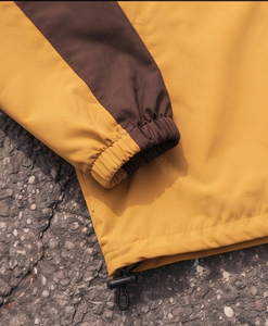 Chaqueta Cortavientos Impermeable para Hombre con Cremallera y Estampado de Letras Personalizado, Estilo Urbano con Capucha - Product Image 4