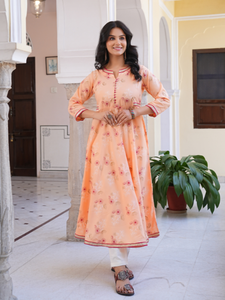 Vente en gros – Nouvelle collection : Kurta Anarkali en rayonne à séchage rapide, imprimé floral, couleur pêche, coupe évasée, style ethnique traditionnel, idéal pour les fêtes et occasions décontractées. - Product Image 6
