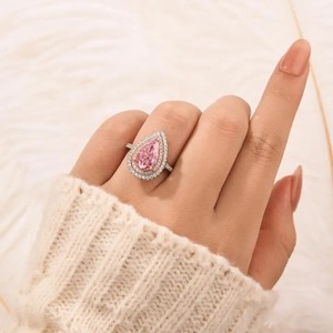 Anillo de Compromiso Clásico para Mujer, Diseño Moderno, Plata de Ley 925, Moissanita de 3.5 Quilates, Corte Pera, Piedra Blanca, Chapado en Oro Blanco - Product Image 4