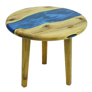Table à manger contemporaine en résine époxy avec pieds en bois naturel poli et métal artistique pour maisons de luxe et intérieurs design - Product Image 2