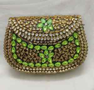 Bolsos de mano de mosaico de latón hechos a medida con decoración de perlas, bolso de mano metálico suave y elegante para fiestas. - Product Image 2