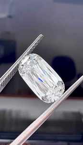 Diamant unique taille ciseaux 2,00 carats cultivé en laboratoire, certifié IGI, pour la fabrication de bagues de mariage, d'anniversaire ou de bijoux - Product Image 2