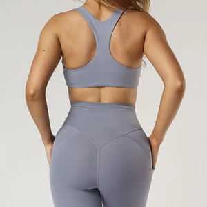 Women's Seamless Yoga Sports Bra Racerback Scoop Neck Medium Support Solid Color Activewear Top with Pockets - Product Image 2