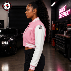Alfa |   Kapa |   Chaqueta Corta de Motociclista para Mujer Alpha Sorority, Bordada con Motivos Griegos, Cuerpo de Lana, Mangas de Cuero, Resistente al Viento - Product Image 3