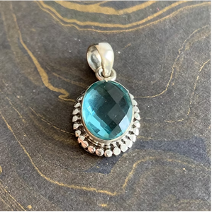 Colgante Étnico de Plata de Ley 925 con Borde de Cuentas, Ovalado, con Topacio Azul, Ideal para Regalo de Aniversario - Product Image 2