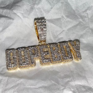Pendentif en forme de croix plaqué argent avec moissanite taille brillant et micro-incrustations, breloques à thème religieux chrétien pour homme, idéal pour les fêtes - Product Image 2
