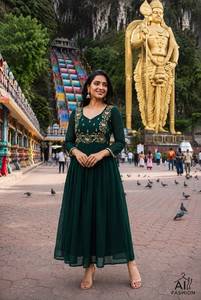 ชุดเดรสยาวแบบ Anarkali สำหรับผู้หญิง ทรงปกติ ผลิตจากวัสดุรีไซเคิล ตกแต่งด้วยงานปัก เหมาะสำหรับทุกฤดูกาล ใส่ไปงานแต่งงานหรืองานเทศกาล - Product Image 2