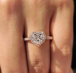 Bague de fiançailles pour femme en diamant de laboratoire certifié IGI, forme cœur, 2,00 à 5,00 carats, sertissage halo pavé, or 14K/18K, PT950/S925 - Product Image 2