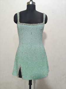 Robe de soirée mini en satin vert menthe à sequins perlés, coupe trapèze, sans manches, col carré, fente latérale, robe de cocktail - Product Image 1