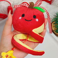 En gros, Nouveau Pendentif en peluche Star Apple, Mignon, Décoration de voiture sécurisée pour le voyage, Haute valeur esthétique, Porte-clés poupée à poils courts, Cadeaux
